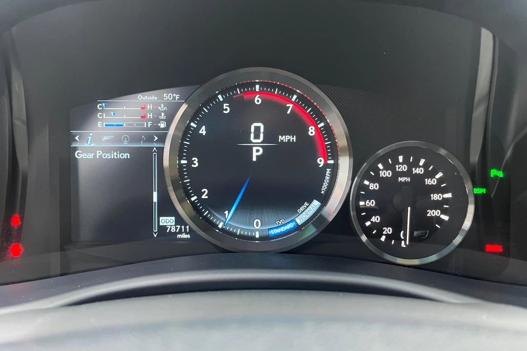 2017 Lexus GS F 4th Gen - Image 27 of 31