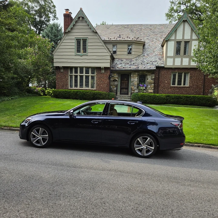 2017 Lexus GS 4th Gen - Image 11 of 31