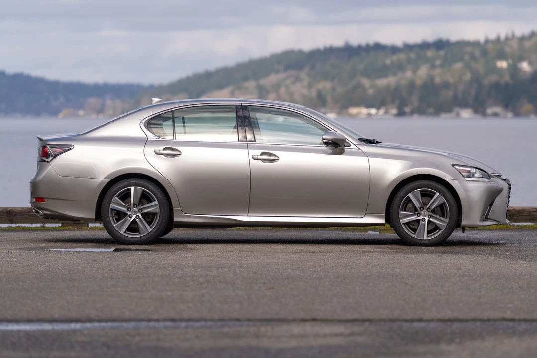 2017 Lexus GS 4th Gen - Image 24 of 31