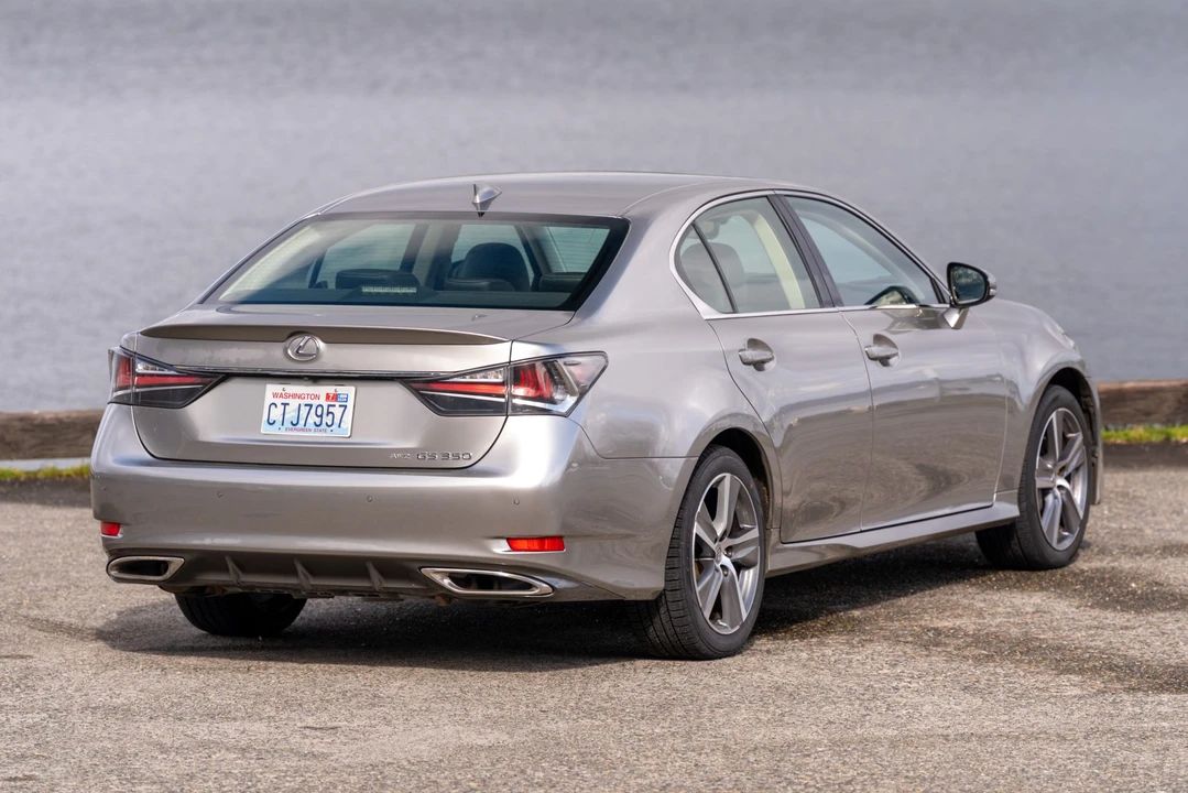 2017 Lexus GS 4th Gen - Image 25 of 31