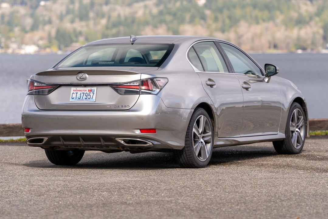 2017 Lexus GS 4th Gen - Image 26 of 31