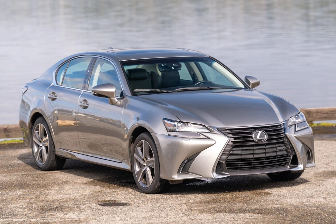 2017 Lexus GS 4th Gen - Image 16 of 31