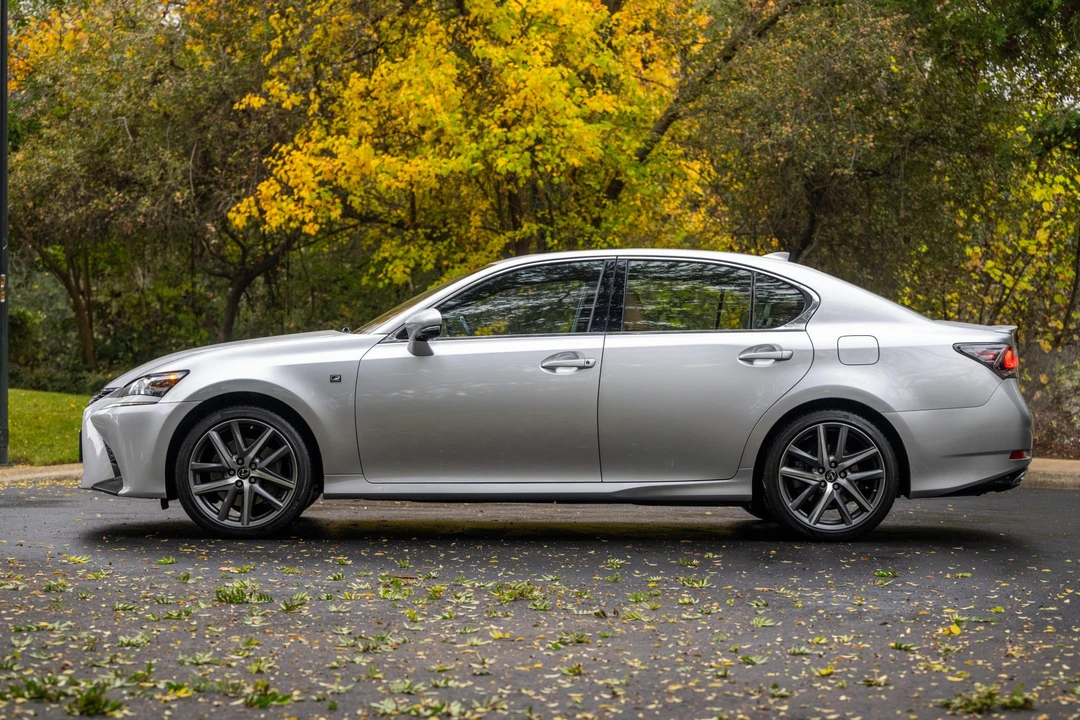 2017 Lexus GS 4th Gen - Image 10 of 31