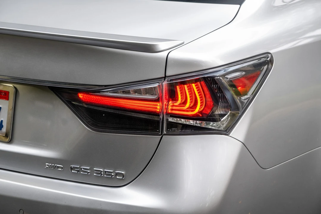 2017 Lexus GS 4th Gen - Image 22 of 31