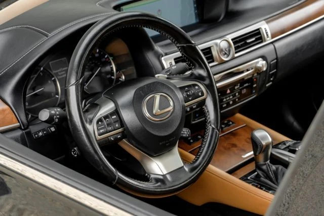 2017 Lexus GS 4th Gen - Image 18 of 31