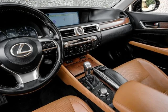 2017 Lexus GS 4th Gen - Image 27 of 31