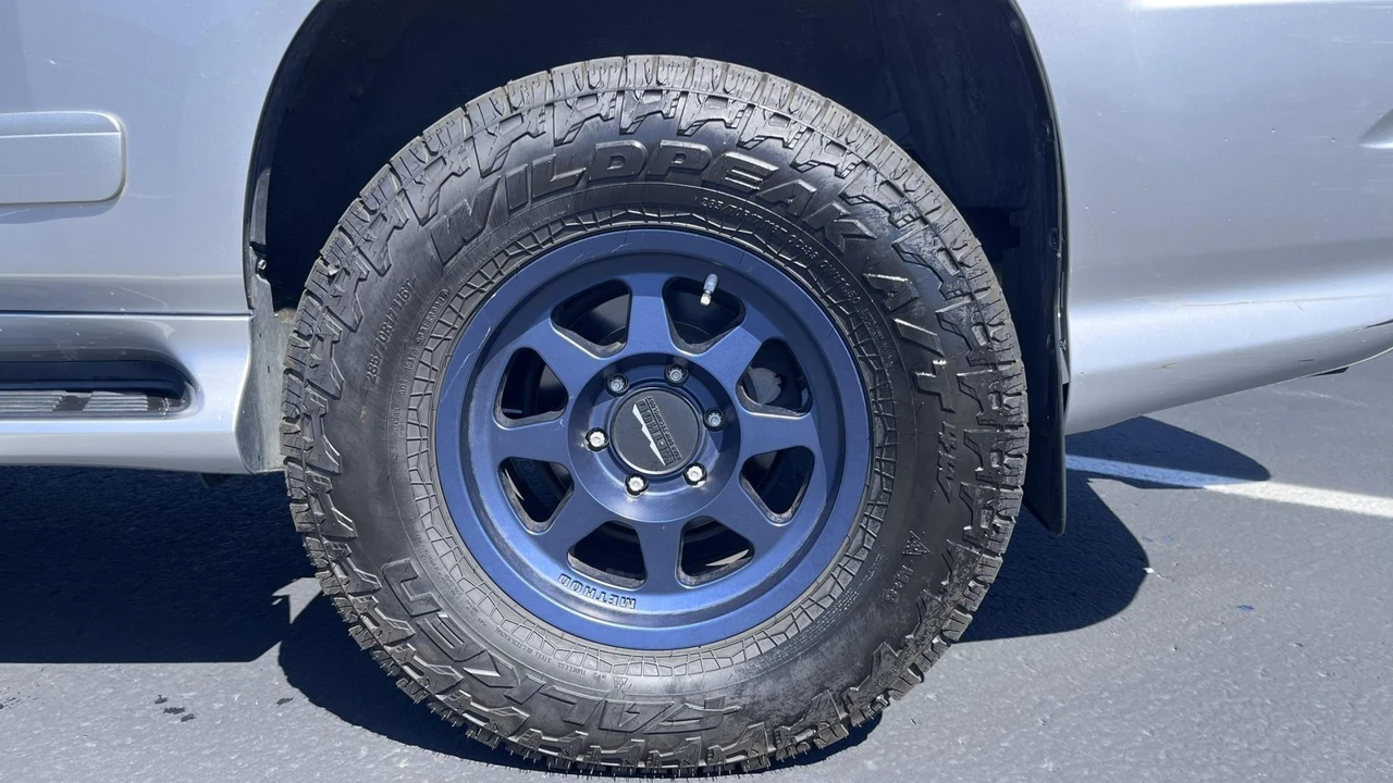 2017 Lexus GX 2nd Gen - Image 29 of 31