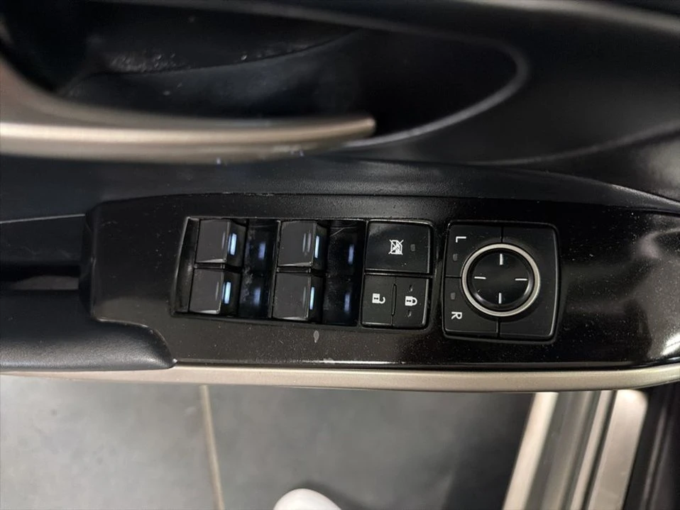 2017 Lexus IS 3rd Gen - Image 16 of 20