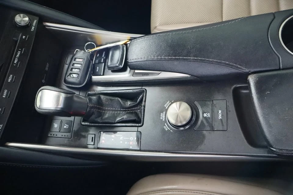 2017 Lexus IS 3rd Gen - Image 19 of 20