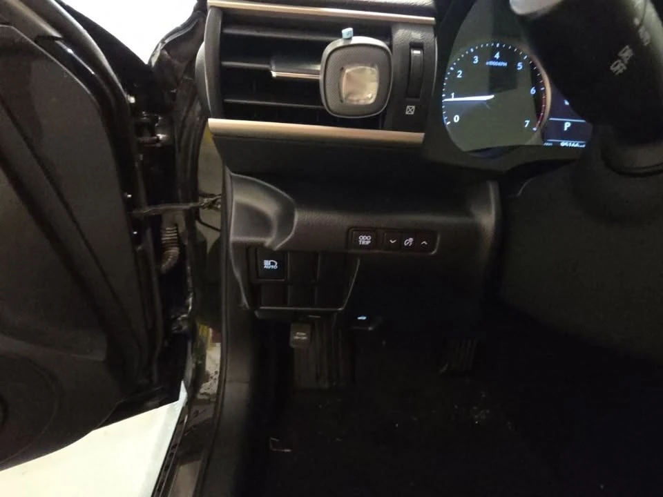 2017 Lexus IS 3rd Gen - Image 11 of 20