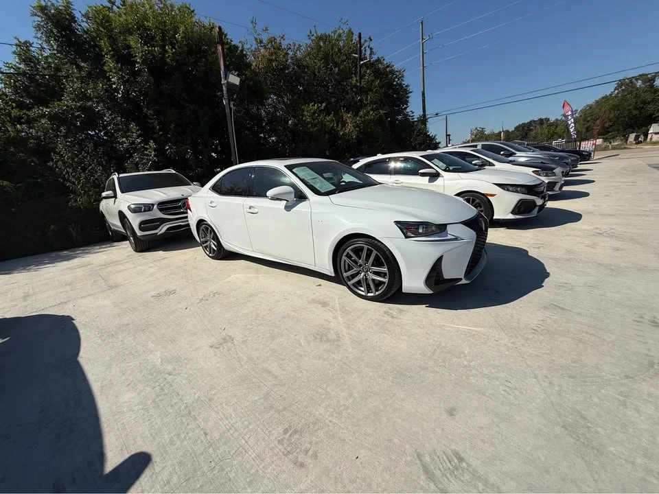 2017 Lexus IS 3rd Gen - Image 4 of 7