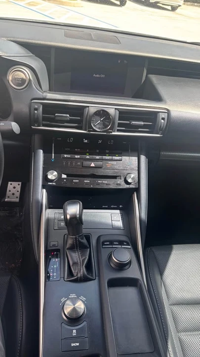 2017 Lexus IS 3rd Gen - Image 8 of 11