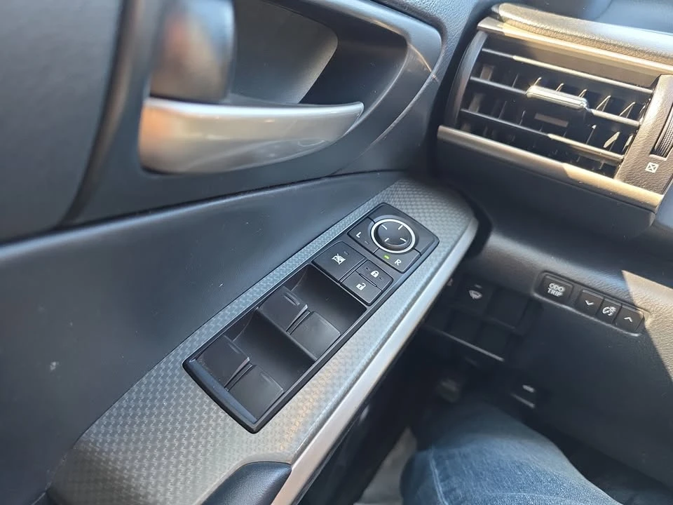 2017 Lexus IS 3rd Gen - Image 19 of 20