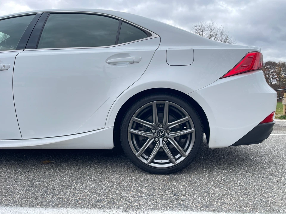 2017 Lexus IS 3rd Gen - Image 29 of 31