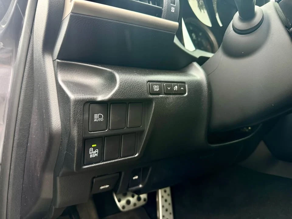 2017 Lexus IS 3rd Gen - Image 19 of 20