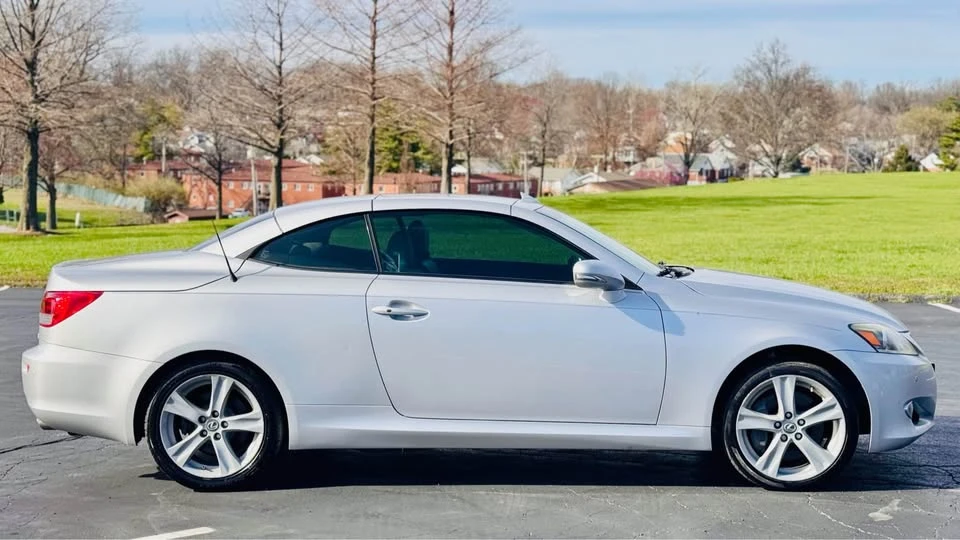 2017 Lexus IS 2nd Gen - Image 9 of 17