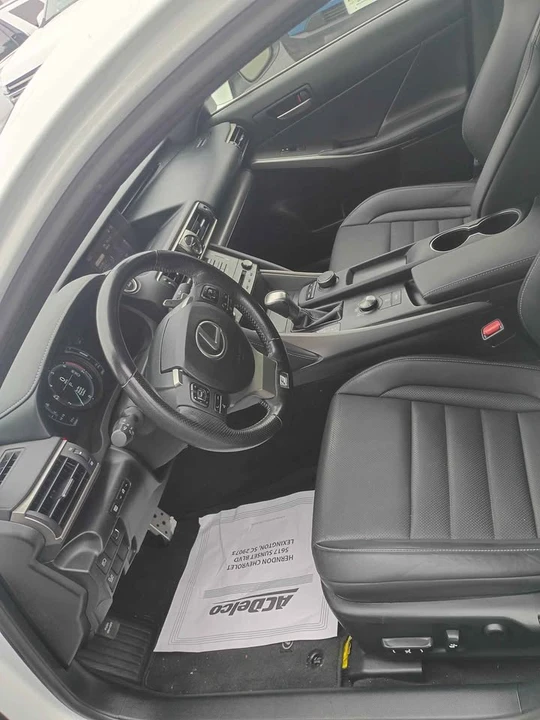 2017 Lexus IS 3rd Gen - Image 4 of 8
