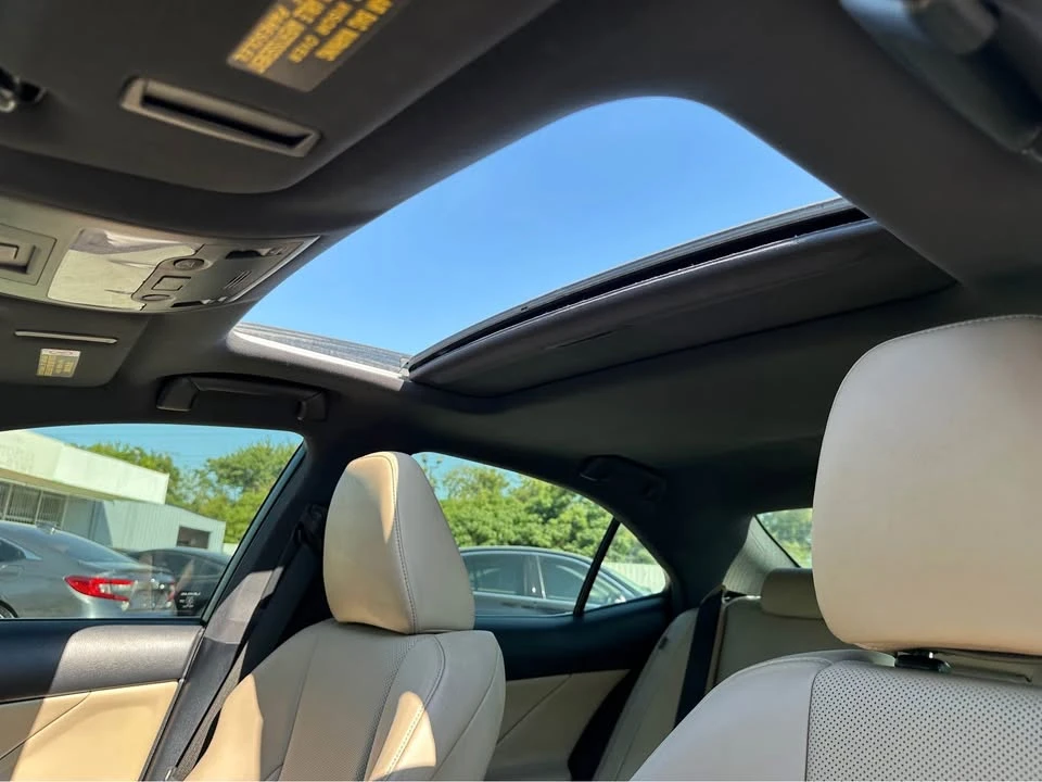 2017 Lexus IS 3rd Gen - Image 4 of 7