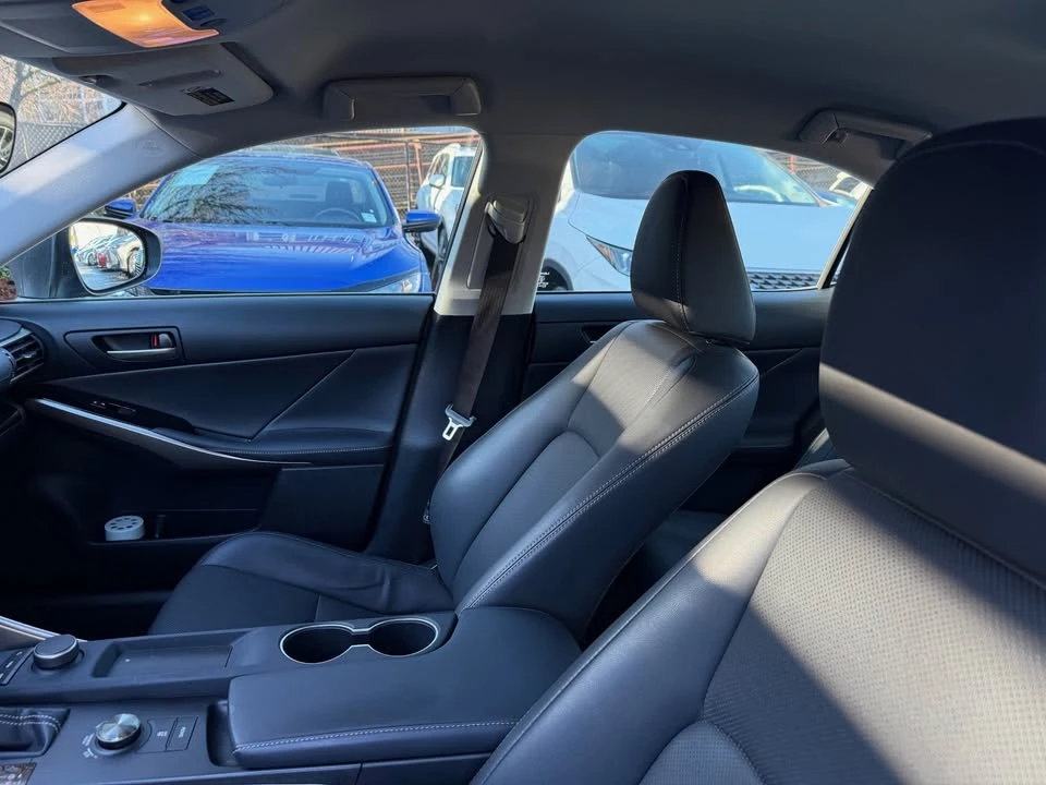 2017 Lexus IS 3rd Gen - Image 4 of 7