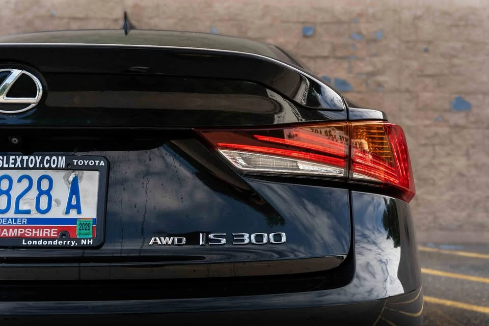 2017 Lexus IS 3rd Gen - Image 4 of 20