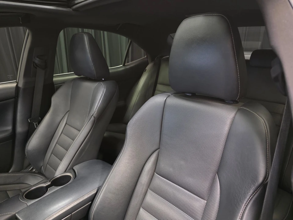 2017 Lexus IS 3rd Gen - Image 19 of 31