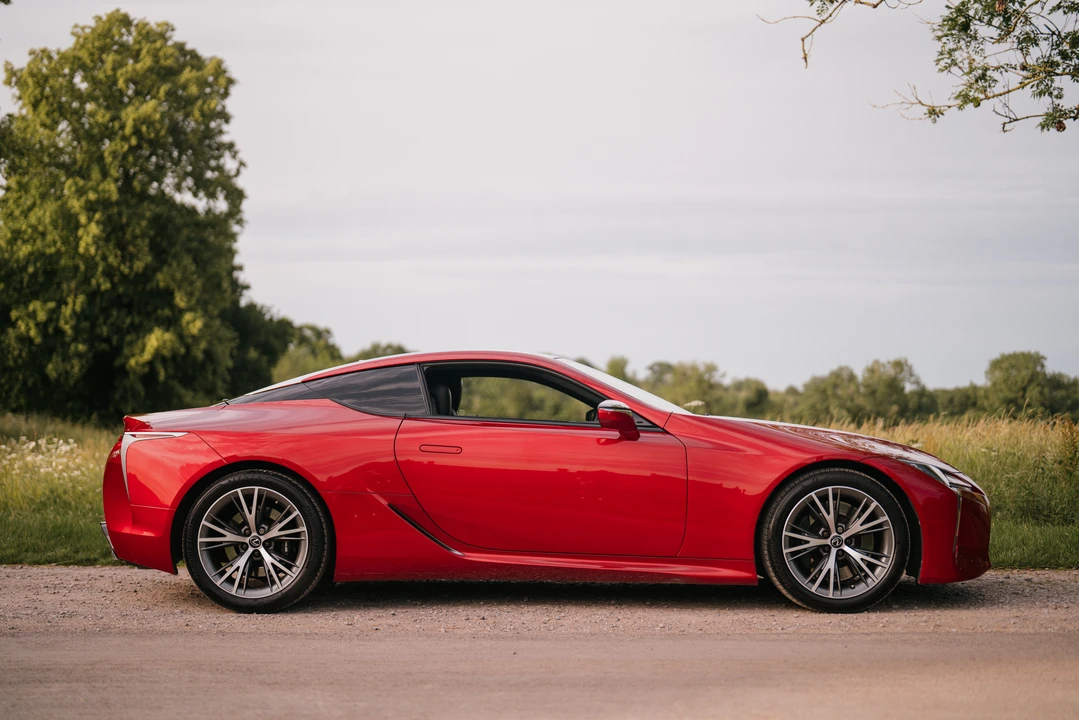 2017 Lexus LC - Image 8 of 31