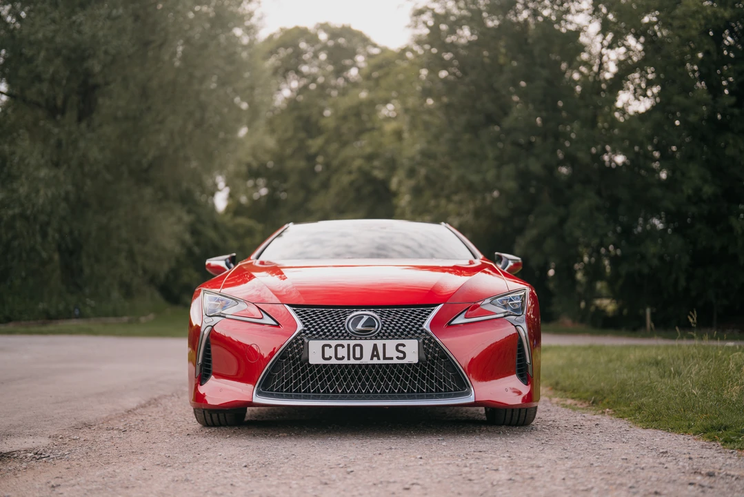 2017 Lexus LC - Image 10 of 31