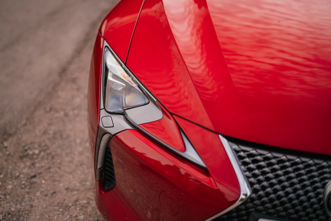 2017 Lexus LC - Image 22 of 31
