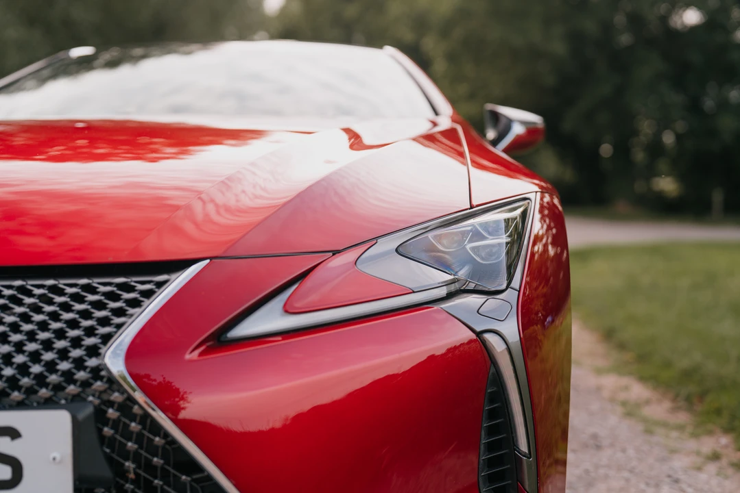 2017 Lexus LC - Image 27 of 31