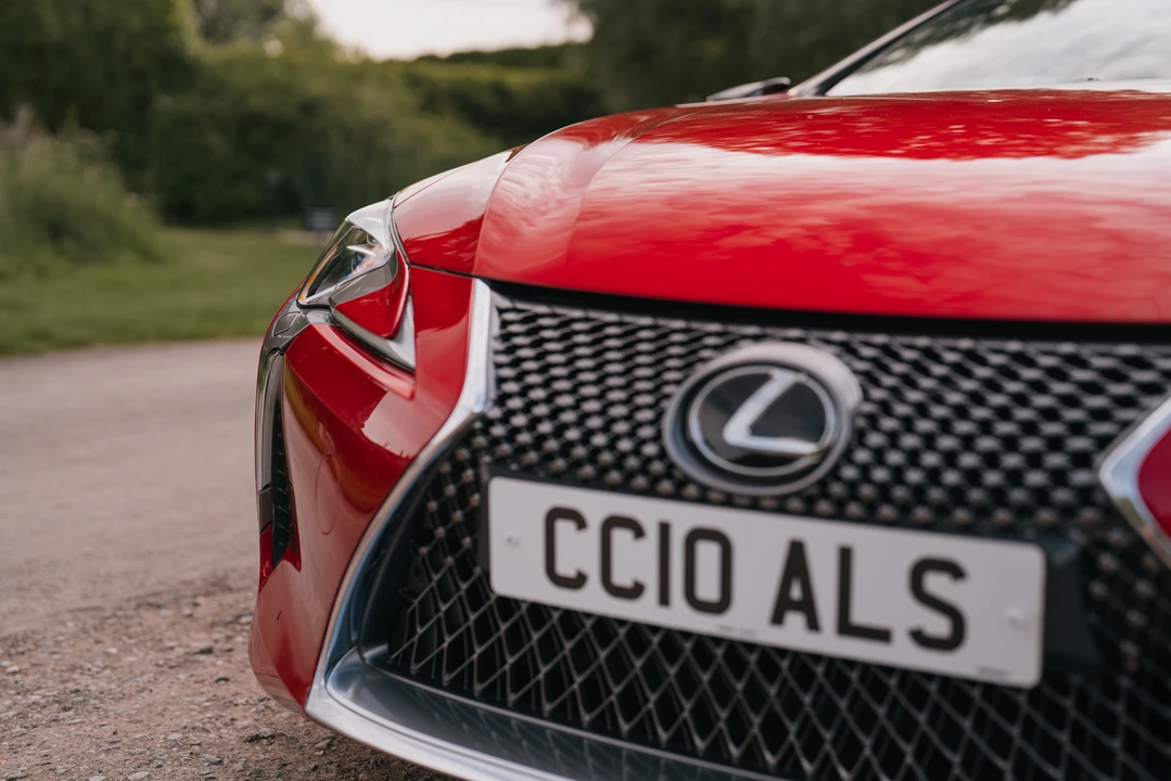 2017 Lexus LC - Image 29 of 31