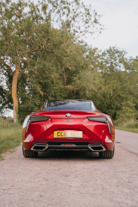 2017 Lexus LC - Image 16 of 31