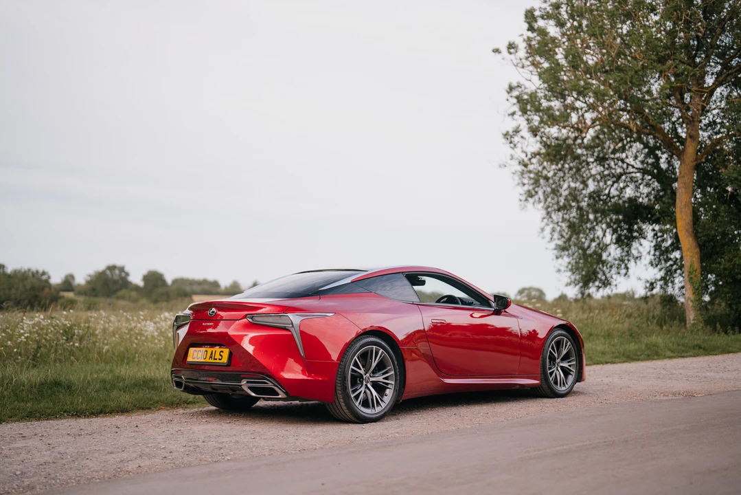 2017 Lexus LC - Image 7 of 31