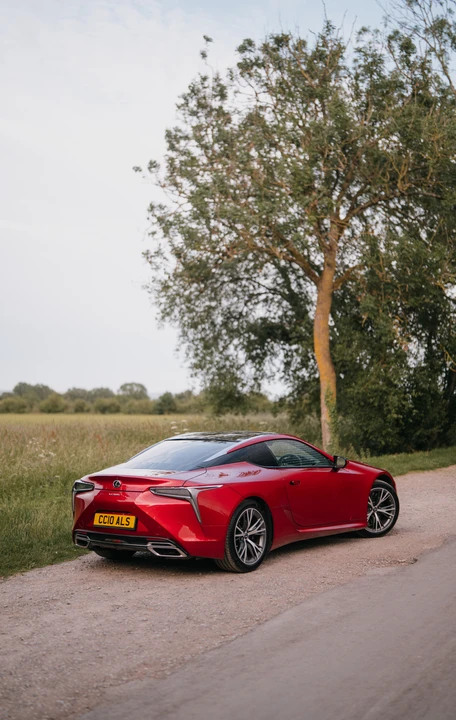 2017 Lexus LC - Image 17 of 31