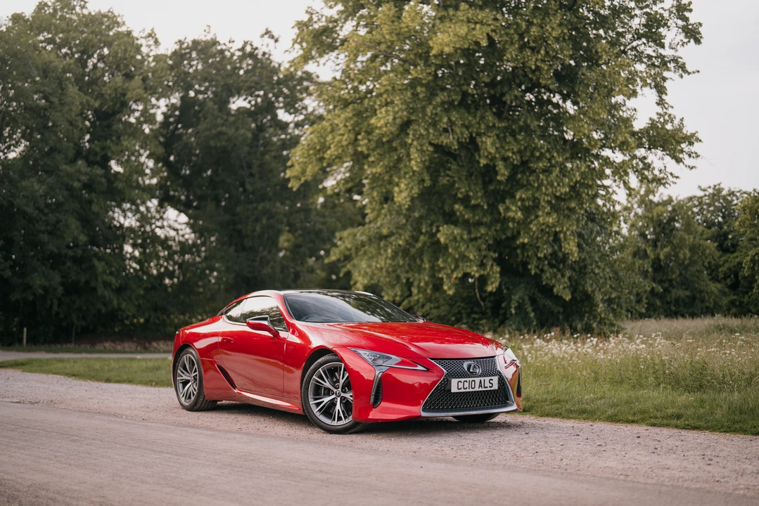 2017 Lexus LC - Image 13 of 31