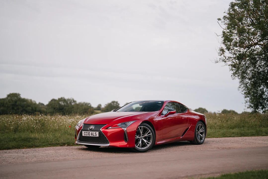 2017 Lexus LC - Image 11 of 31