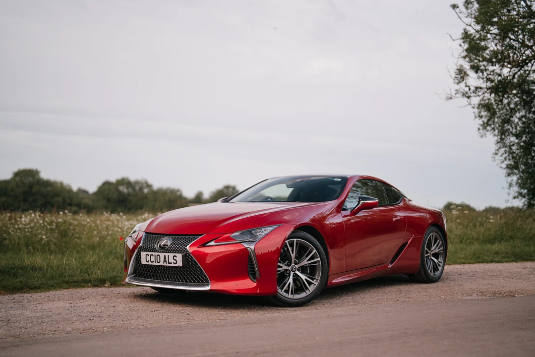 2017 Lexus LC - Image 3 of 31