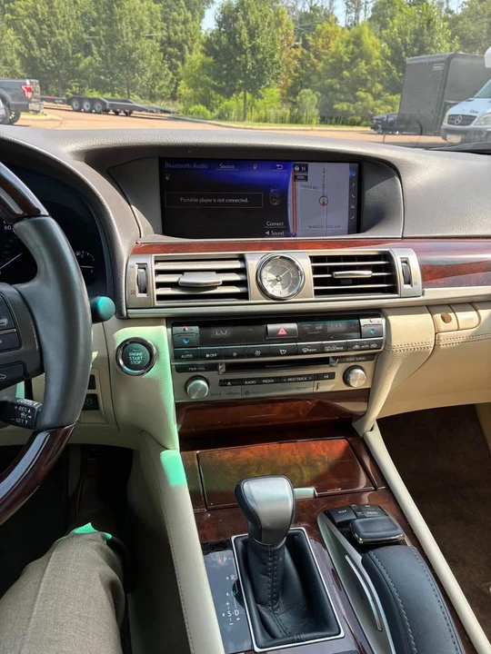 2017 Lexus LS 4th Gen - Image 4 of 8