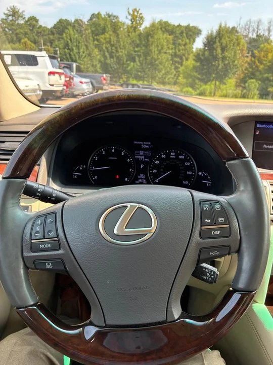 2017 Lexus LS 4th Gen - Image 5 of 8