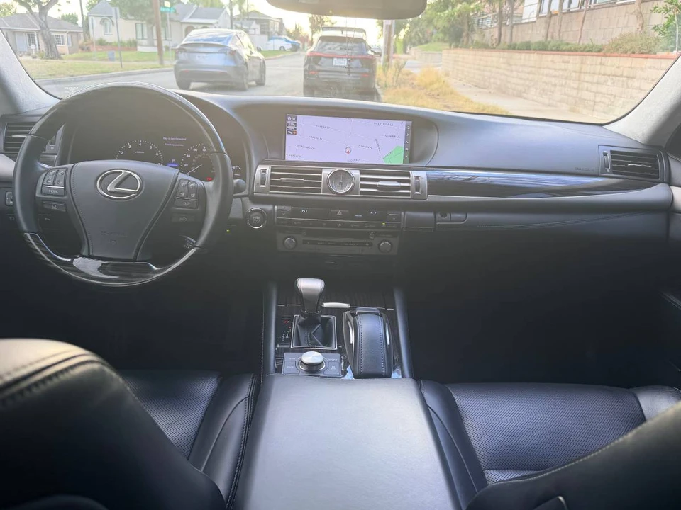 2017 Lexus LS 4th Gen - Image 7 of 9