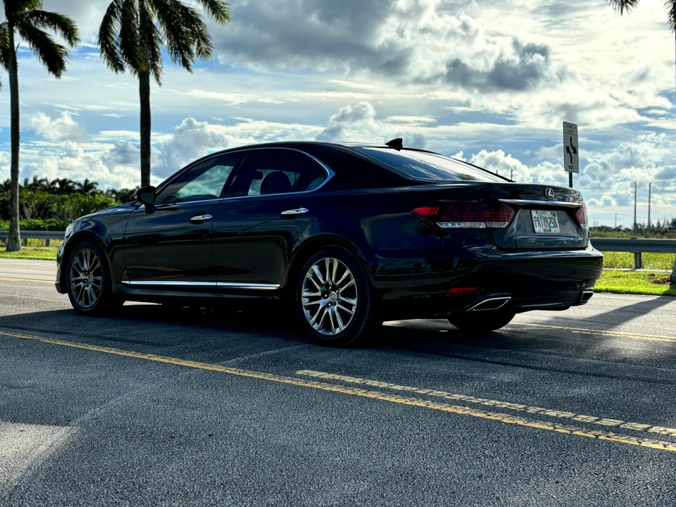 2017 Lexus LS 4th Gen - Image 17 of 31