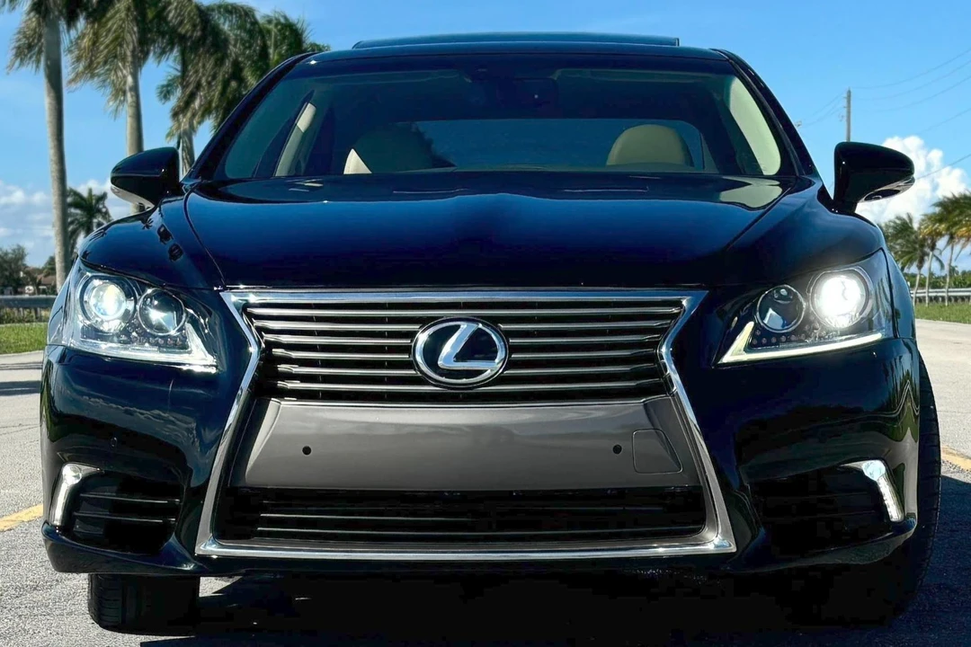 2017 Lexus LS 4th Gen - Image 2 of 31