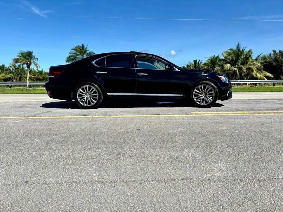 2017 Lexus LS 4th Gen - Image 23 of 31