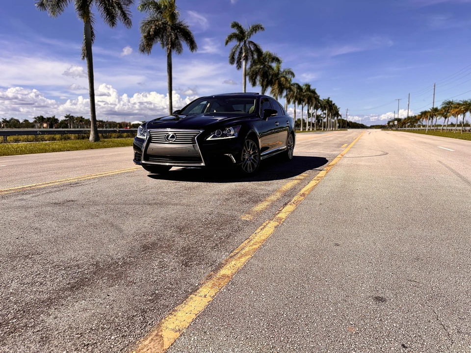 2017 Lexus LS 4th Gen - Image 8 of 31