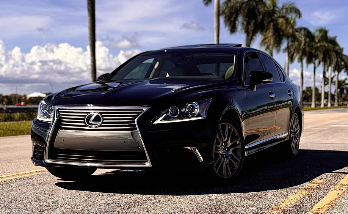 2017 Lexus LS 4th Gen - Image 11 of 31