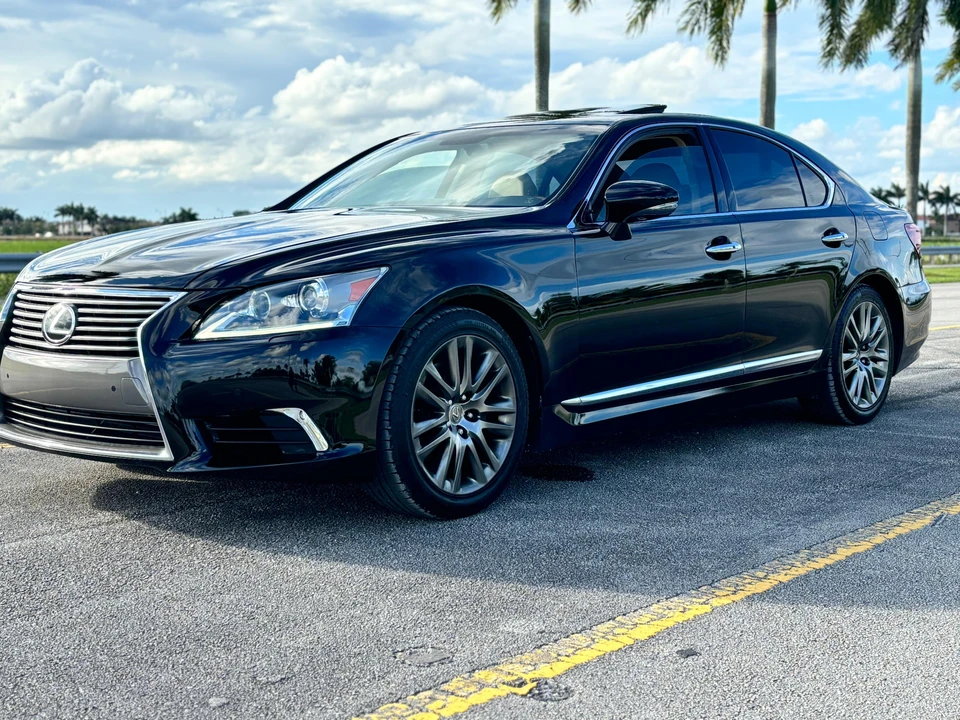2017 Lexus LS 4th Gen - Image 16 of 31