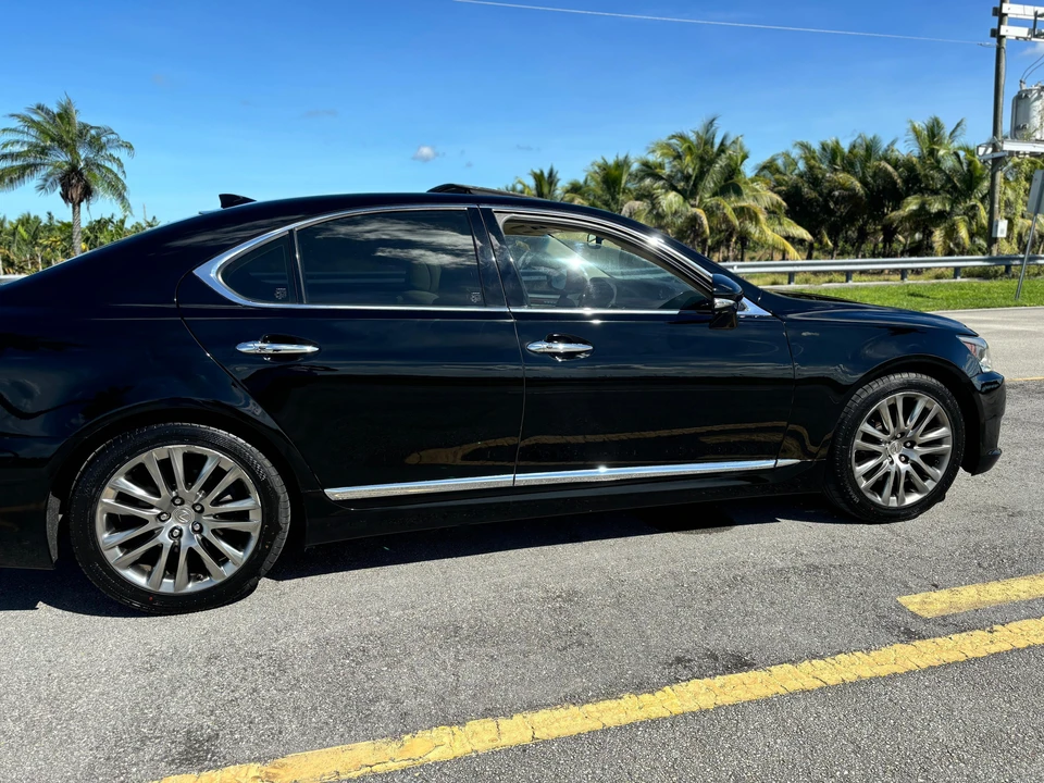 2017 Lexus LS 4th Gen - Image 22 of 31