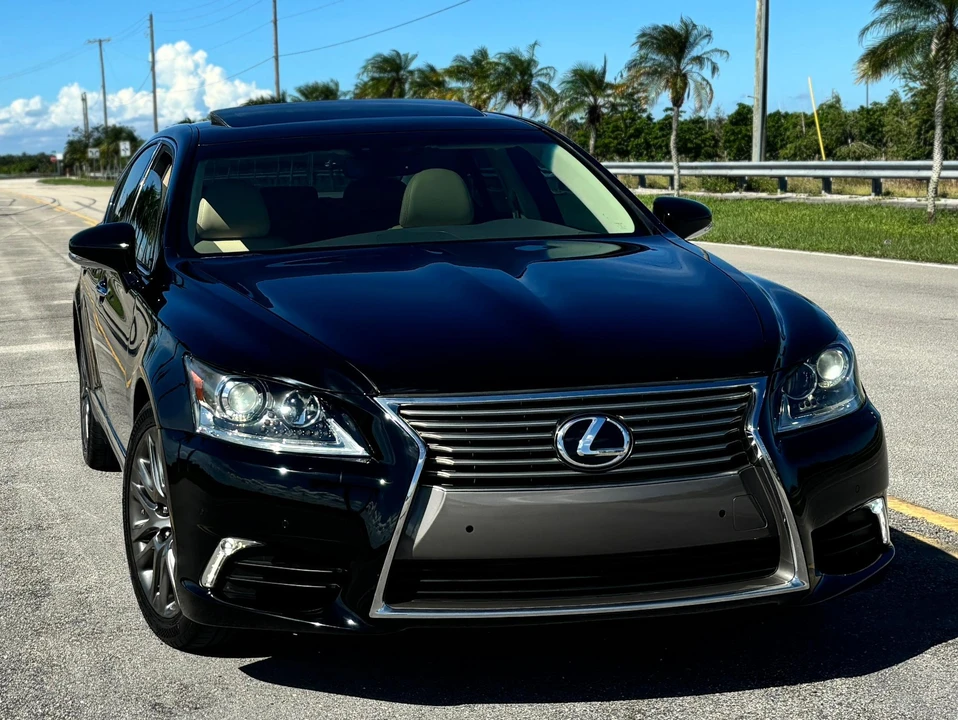 2017 Lexus LS 4th Gen - Image 28 of 31
