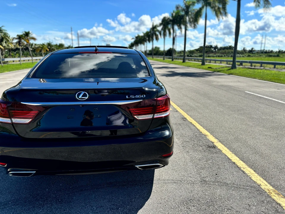 2017 Lexus LS 4th Gen - Image 19 of 31