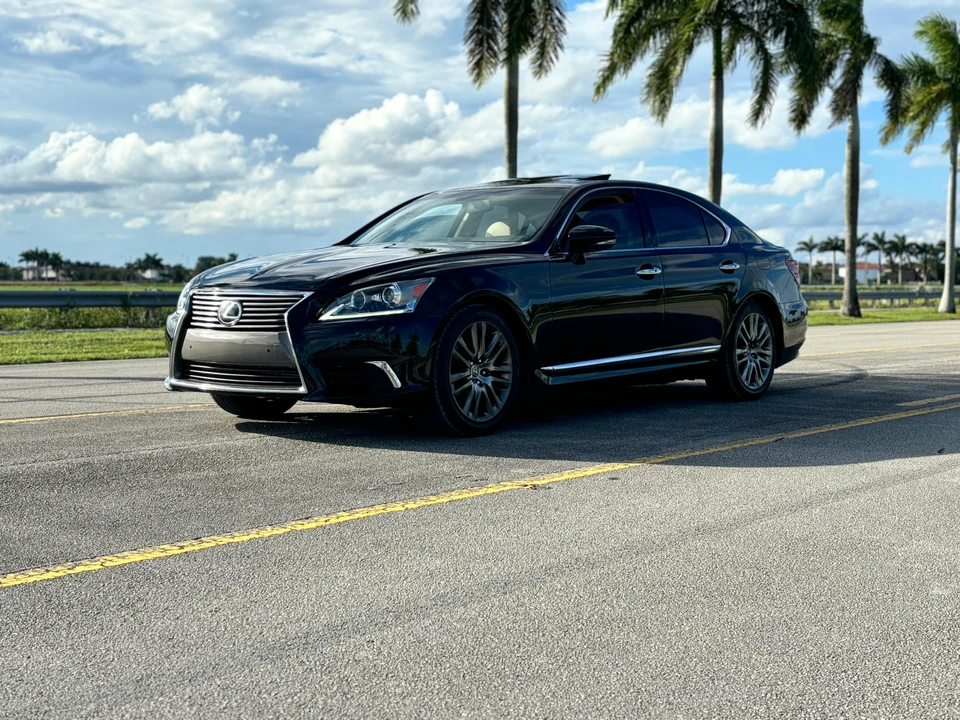 2017 Lexus LS 4th Gen - Image 15 of 31
