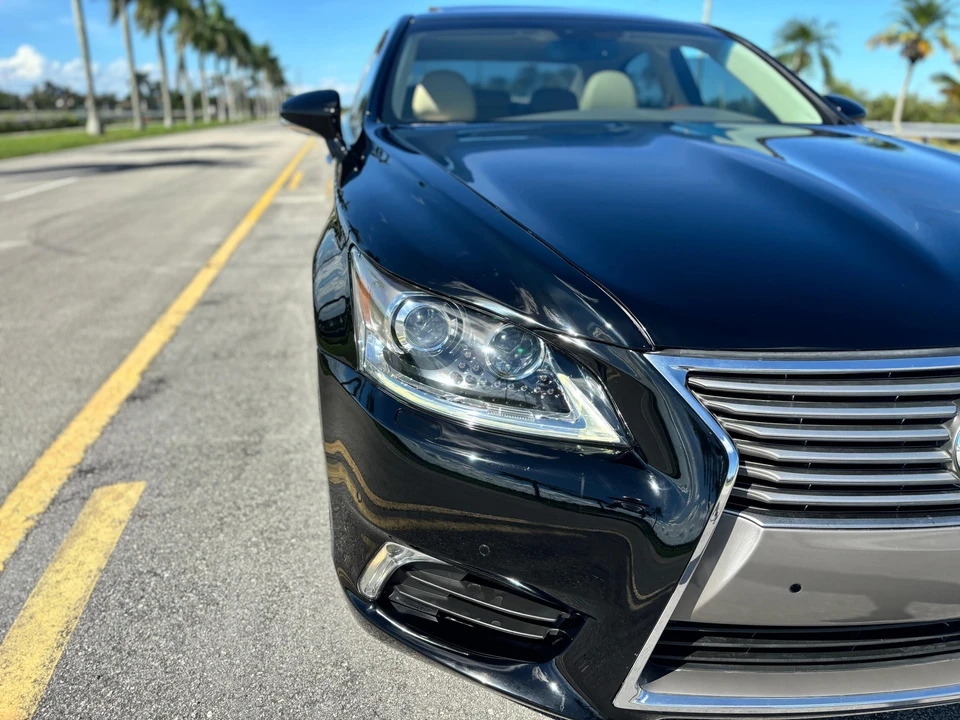 2017 Lexus LS 4th Gen - Image 29 of 31